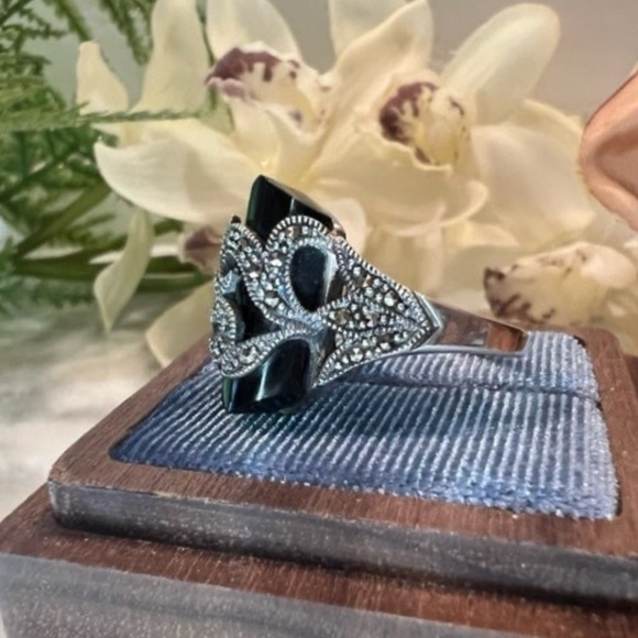 Vintage Black Onyx Filigree Swirl Setting. Caged stone Ring with Marcasite 925 - Picture 14 of 16
